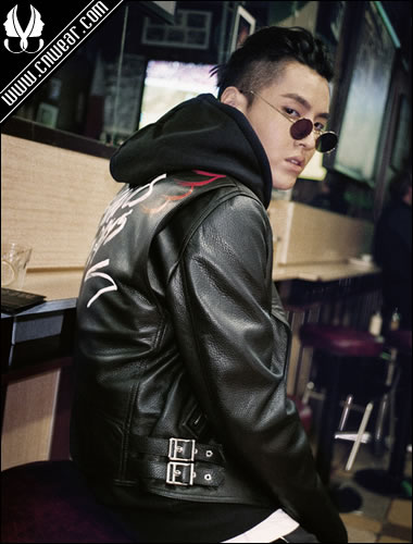 BURBERRY与品牌代言人吴亦凡携手推出全新联名系列